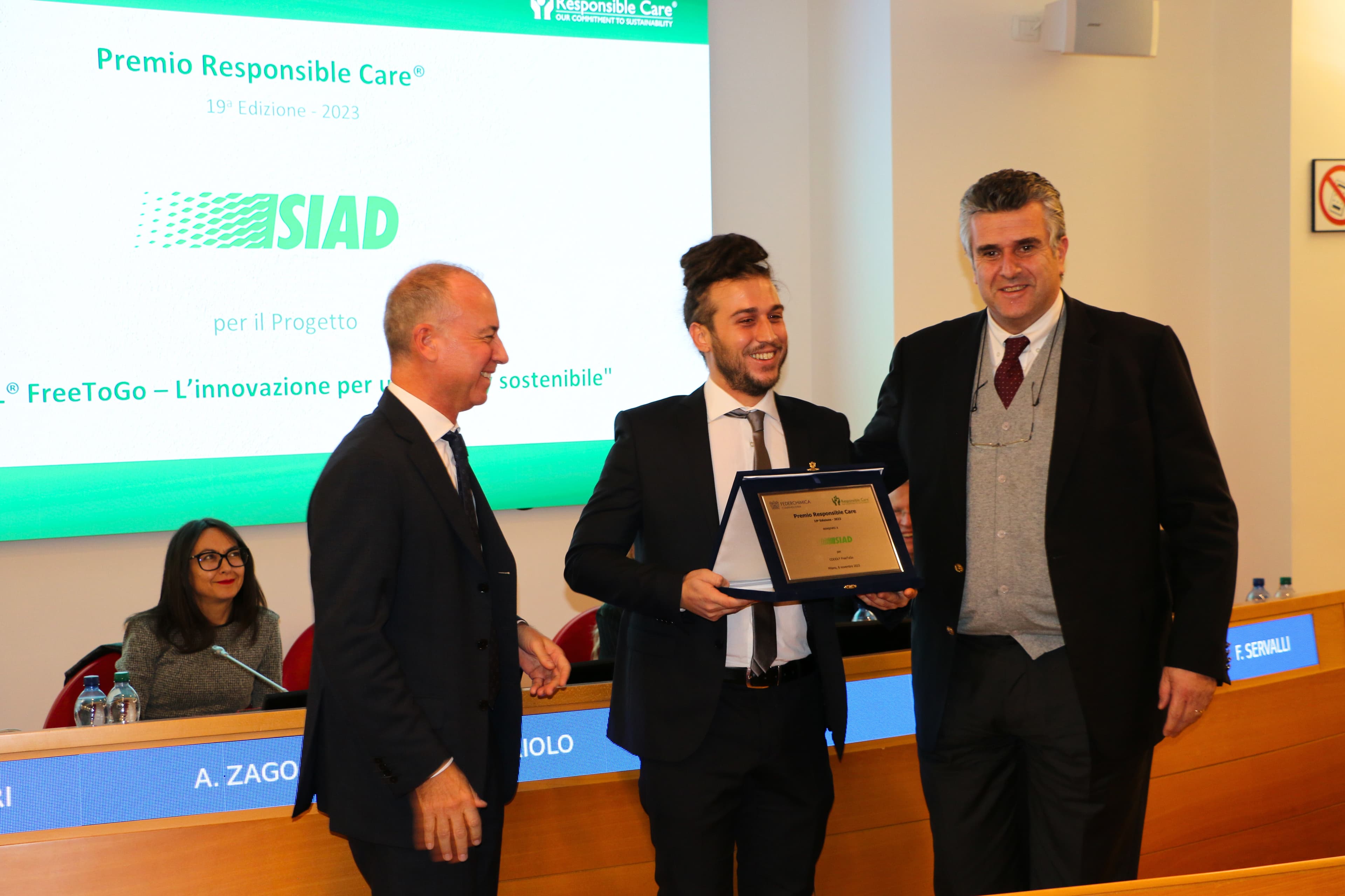 SIAD awarded for FreeToGo project, plaque presented at Responsible Care event